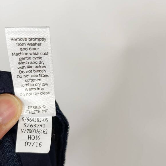 Athleta Size 4 Navy Blue La Viva Woven Capri Pants Cropped Jogger Pockets Travel - Picture 10 of 11